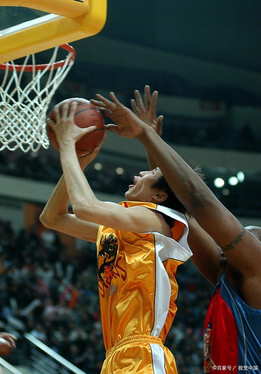 开云-Rookie在法国队比赛中晋级下一阶段，比赛规则变更引发热议！-开云