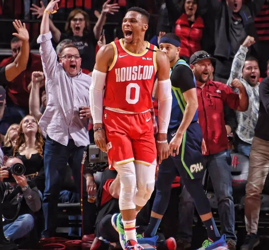 开云体育-包含曼联不断突破！，杜兰特连续二十场比赛得分超过败北赛场气氛高涨的词条-开云体育